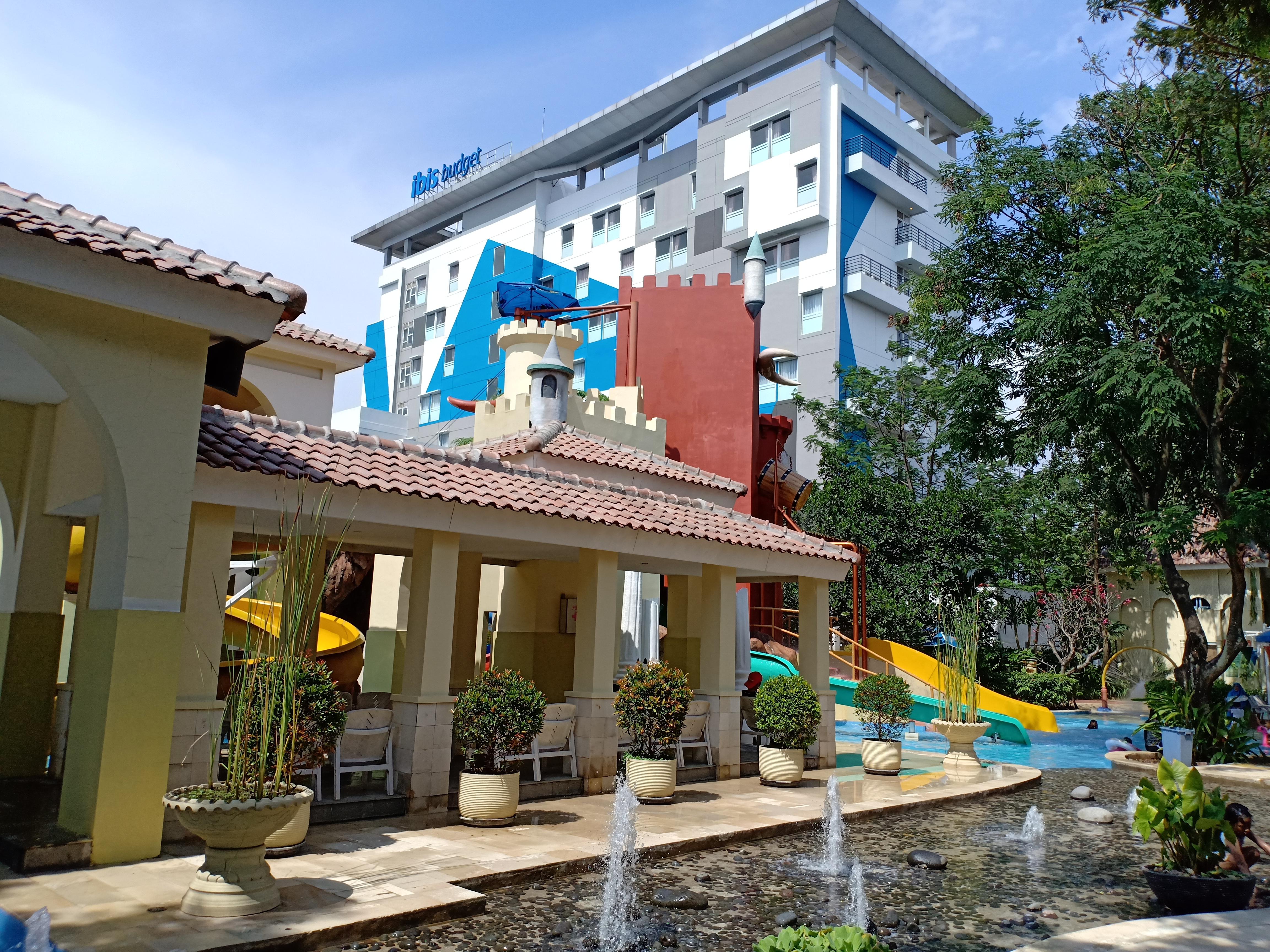 Ibis Budget Cikarang Festival Bekasi Luaran gambar