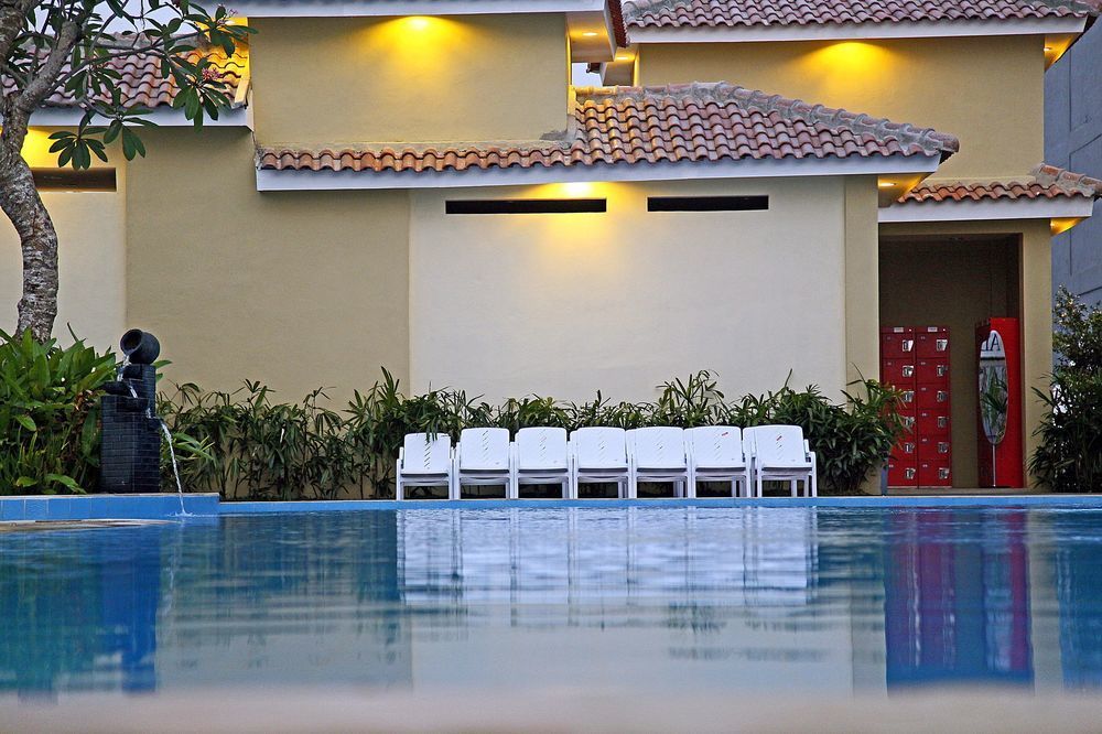 Ibis Budget Cikarang Festival Bekasi Luaran gambar