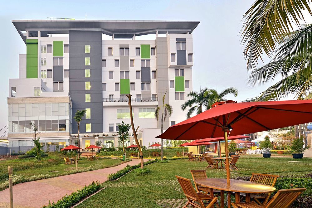 Ibis Budget Cikarang Festival Bekasi Luaran gambar