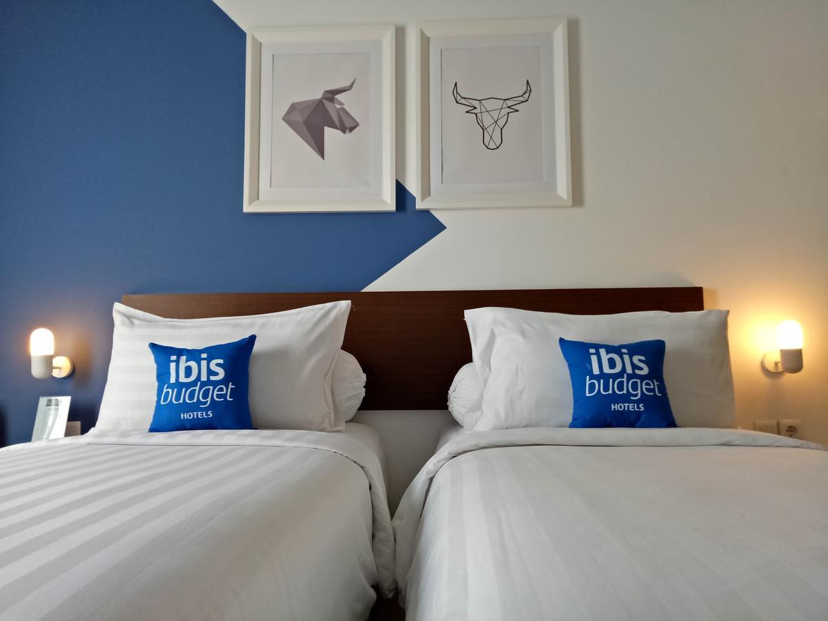 Ibis Budget Cikarang Festival Bekasi Luaran gambar