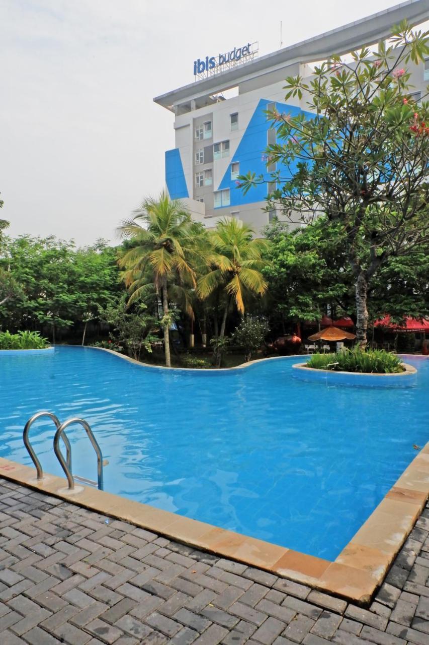 Ibis Budget Cikarang Festival Bekasi Luaran gambar